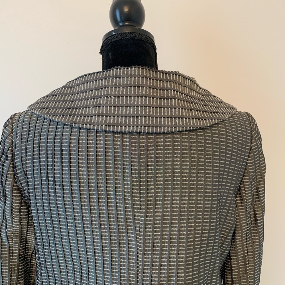 Stunning Giorgio Armani Gunmetal Grey Portrait Collar Blazer. IT Sz 46 (US10-12)